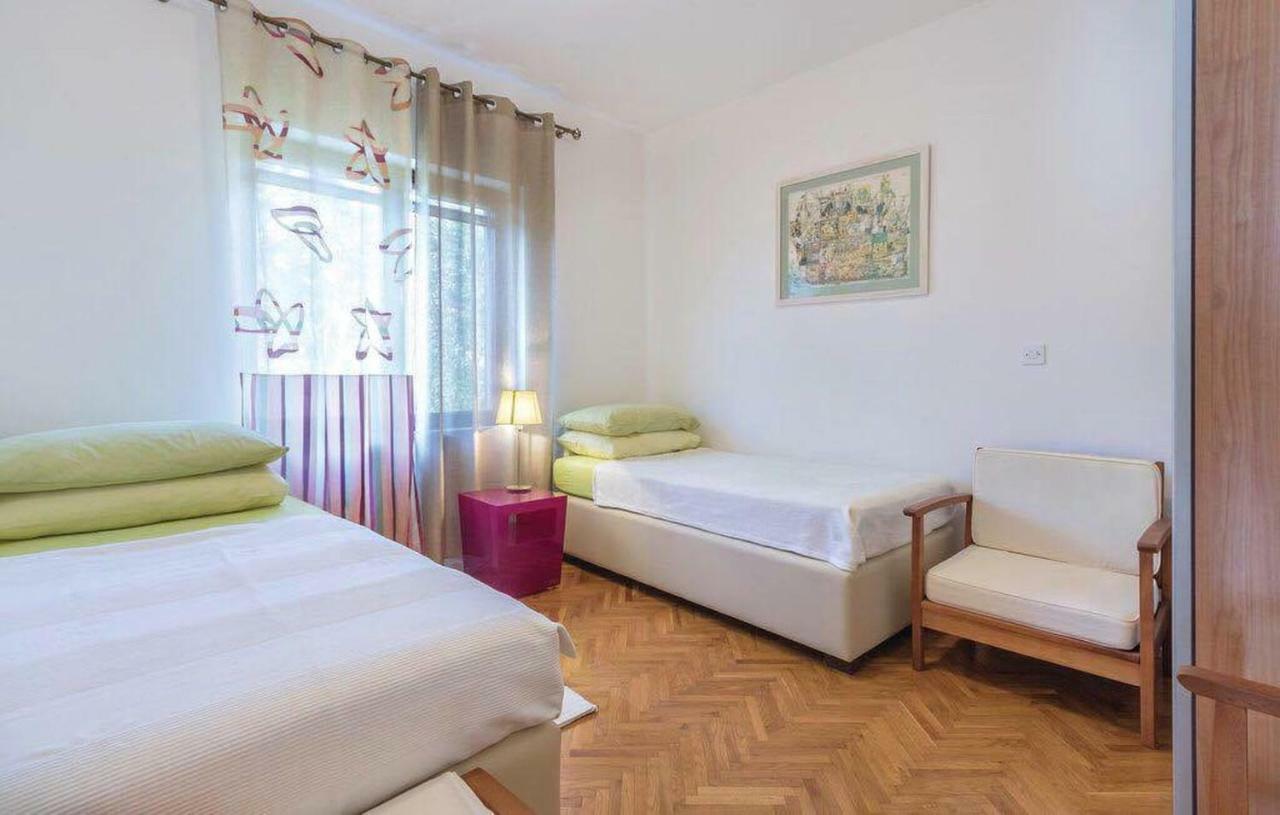 Апартаменты Apartman Eta Пула Экстерьер фото