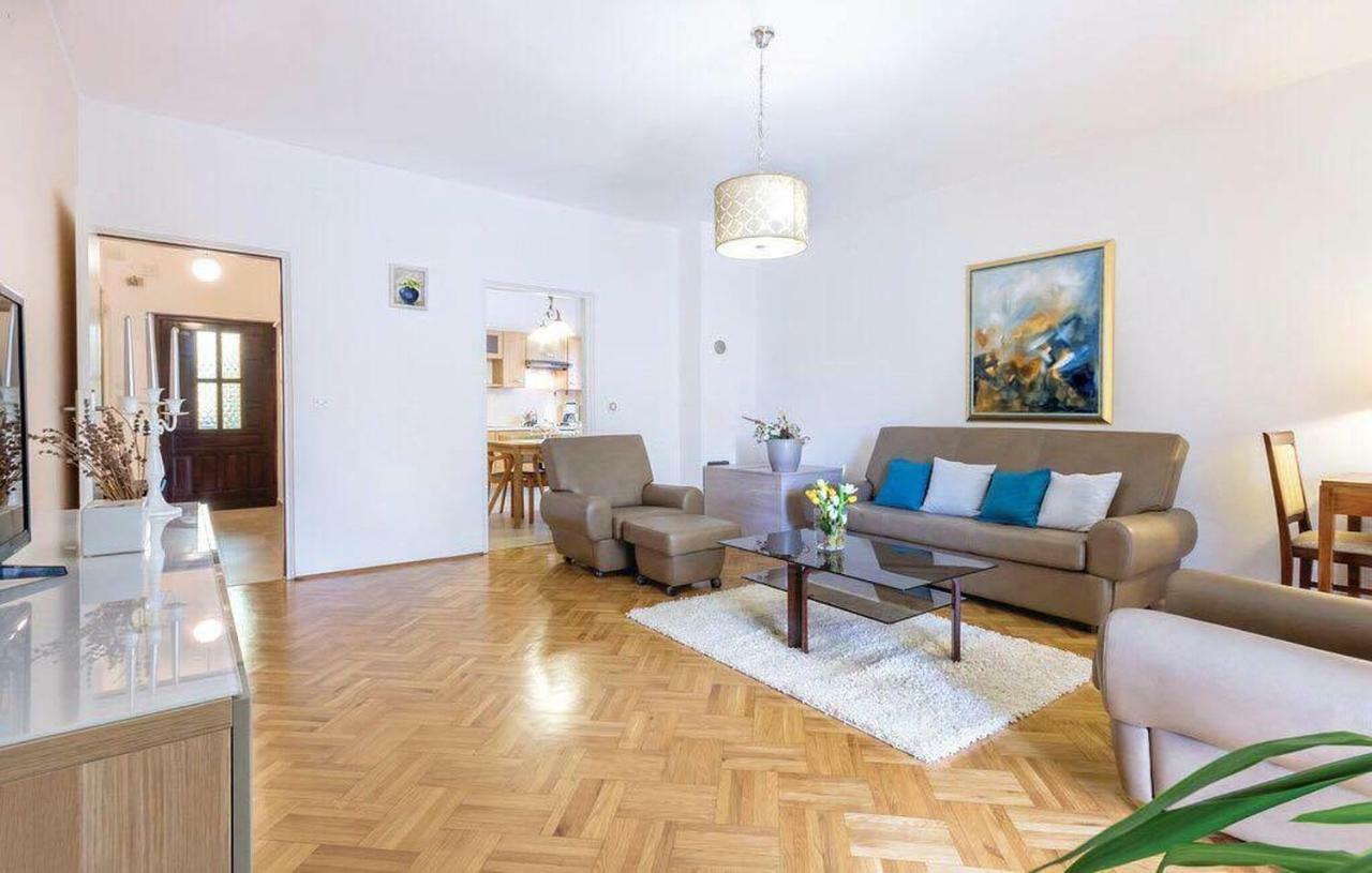 Апартаменты Apartman Eta Пула Экстерьер фото